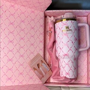 Stanley Pink Bow Pattern Insulated Travel Mug with Handle—40 oz